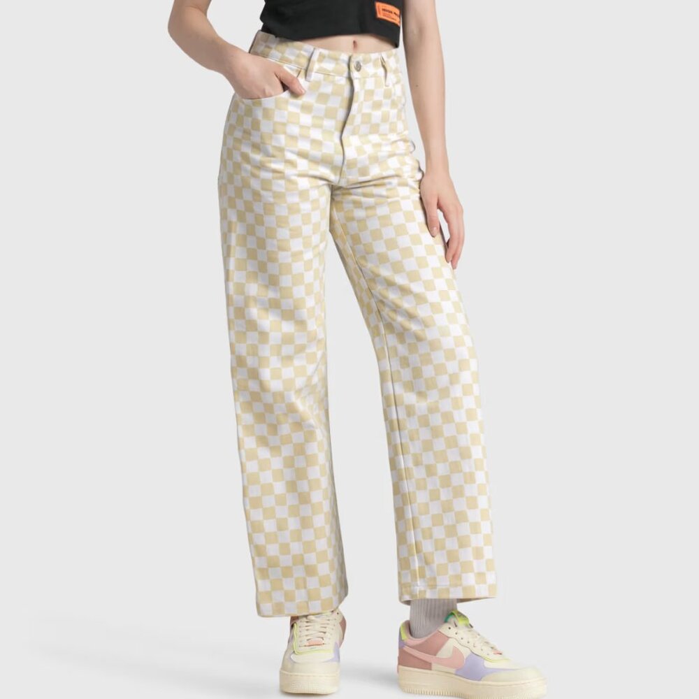 Emma Mulholland on Holiday Vacation Pants